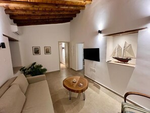 Rumah, patio, pemandangan halaman | Kedap suara, setrika/meja setrika, dan Wi-Fi gratis