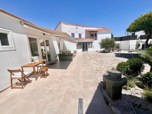 Garden - The courtyard episkopi guest houses (Episkopi)