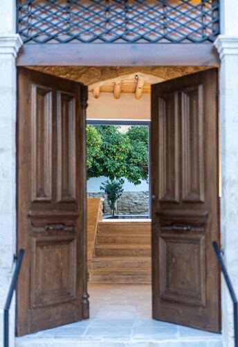 The courtyard episkopi guest houses