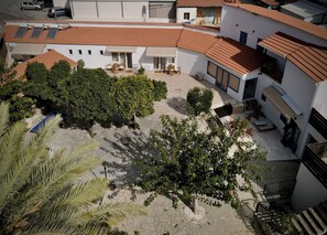 Exterior - The courtyard episkopi guest houses (Episkopi Lemesou)