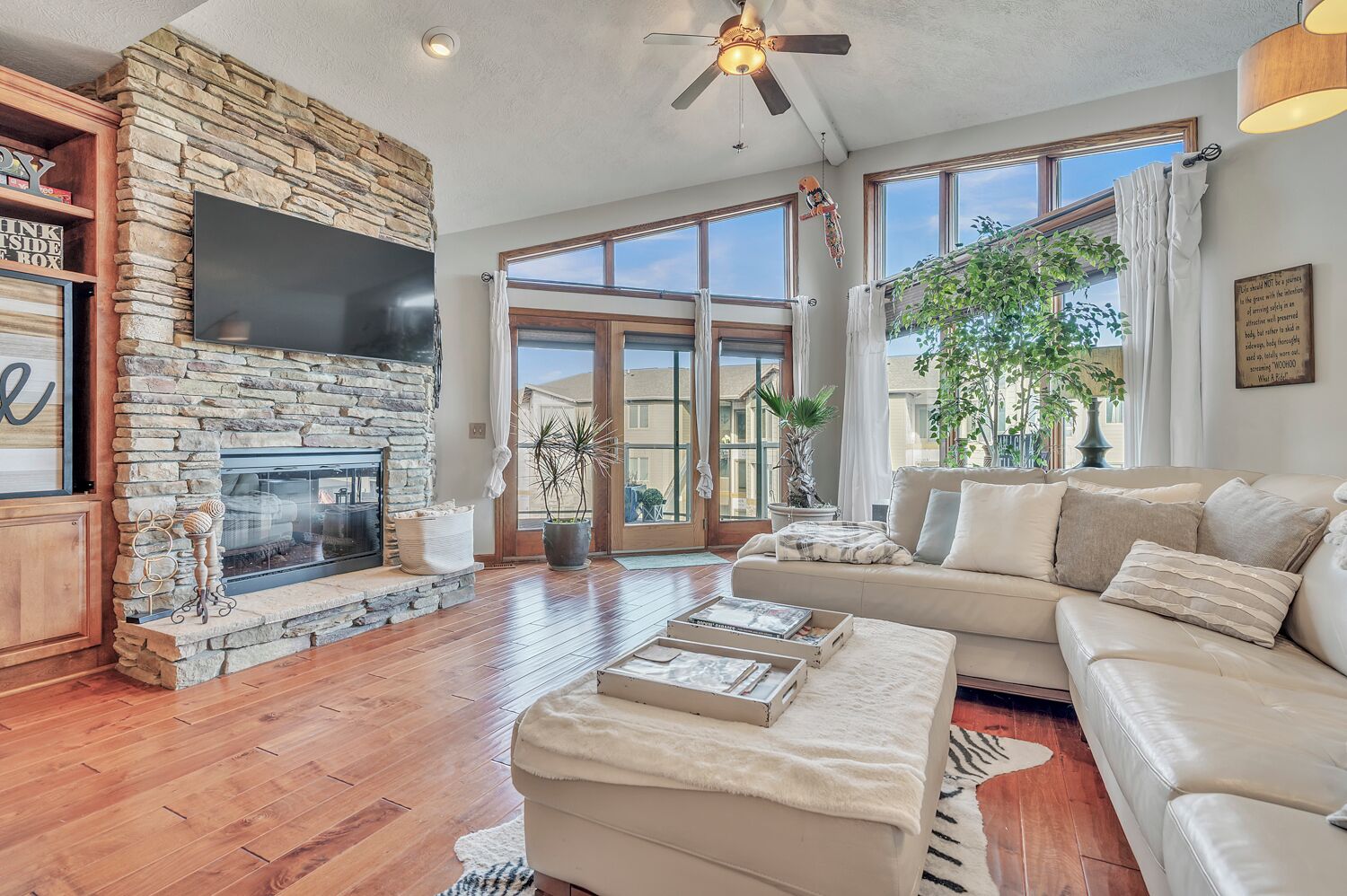 Smart TV, chimenea y videojuegos 