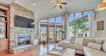 Luxury Vacation Escape 4th Floor Bridges Bay Condo w/ 6 daily waterpark passes!!