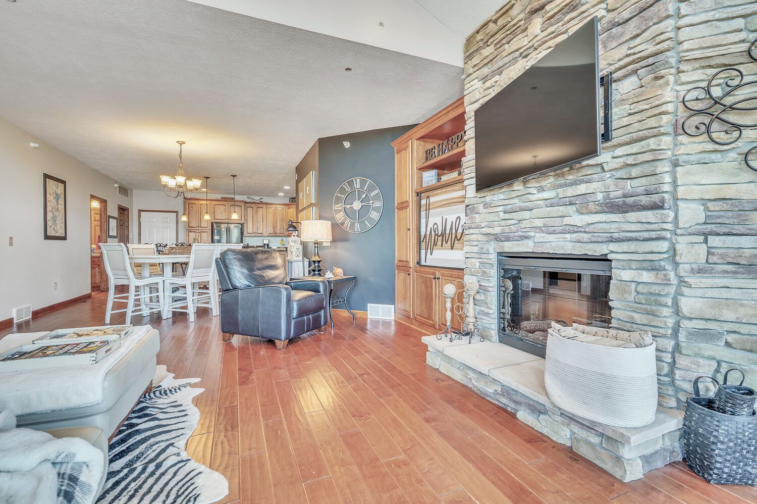 Smart TV, fireplace, video games