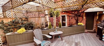Carriage house W/AC + Fireplace in adorable Allentown/Buffalo