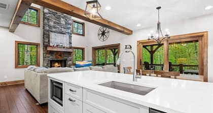 Modern Cabin Hideaway in Sweetgrass — Cozy Mountain Vibes