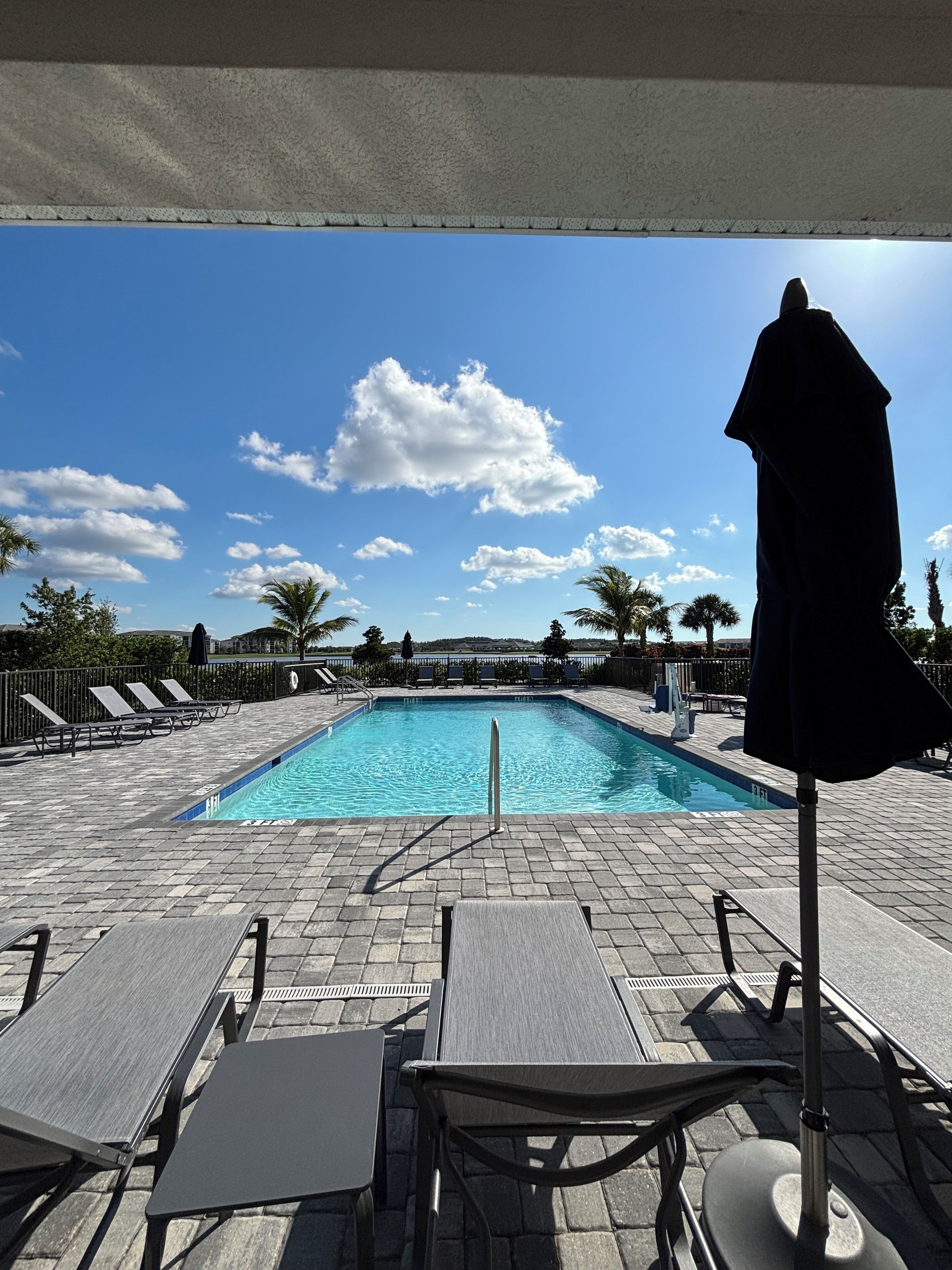 حمّام سباحة خارجي