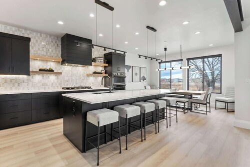 Classy Corner Retreat | Hot Tub + Fireplace