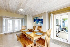 Dining - Morgan Lake House: Clean and Open Floorplan with Stunning Views (Port Charlotte)