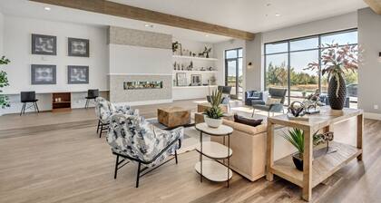 2BR Apartment with Pool, Hot Tub and Fitness Center Near Davis Conference Center