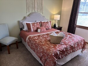 Escritorio, tabla de planchar con plancha, cuna de viaje y wifi gratis 