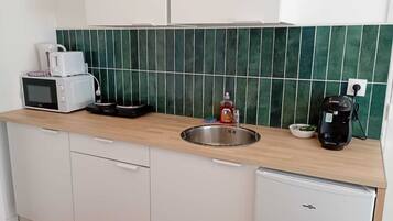 Fridge, microwave, coffee/tea maker, cookware/dishes/utensils
