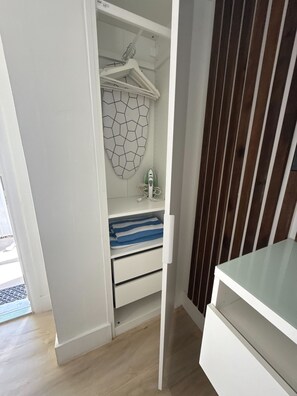 Interior - Chic Coral Way Studio: King Bed, Free Parking (Miami)