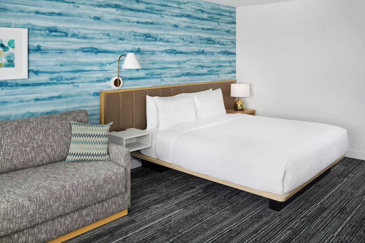 Studio Suite, 1 King Bed with Sofa bed | Premium bedding, in-room safe, desk, laptop workspace