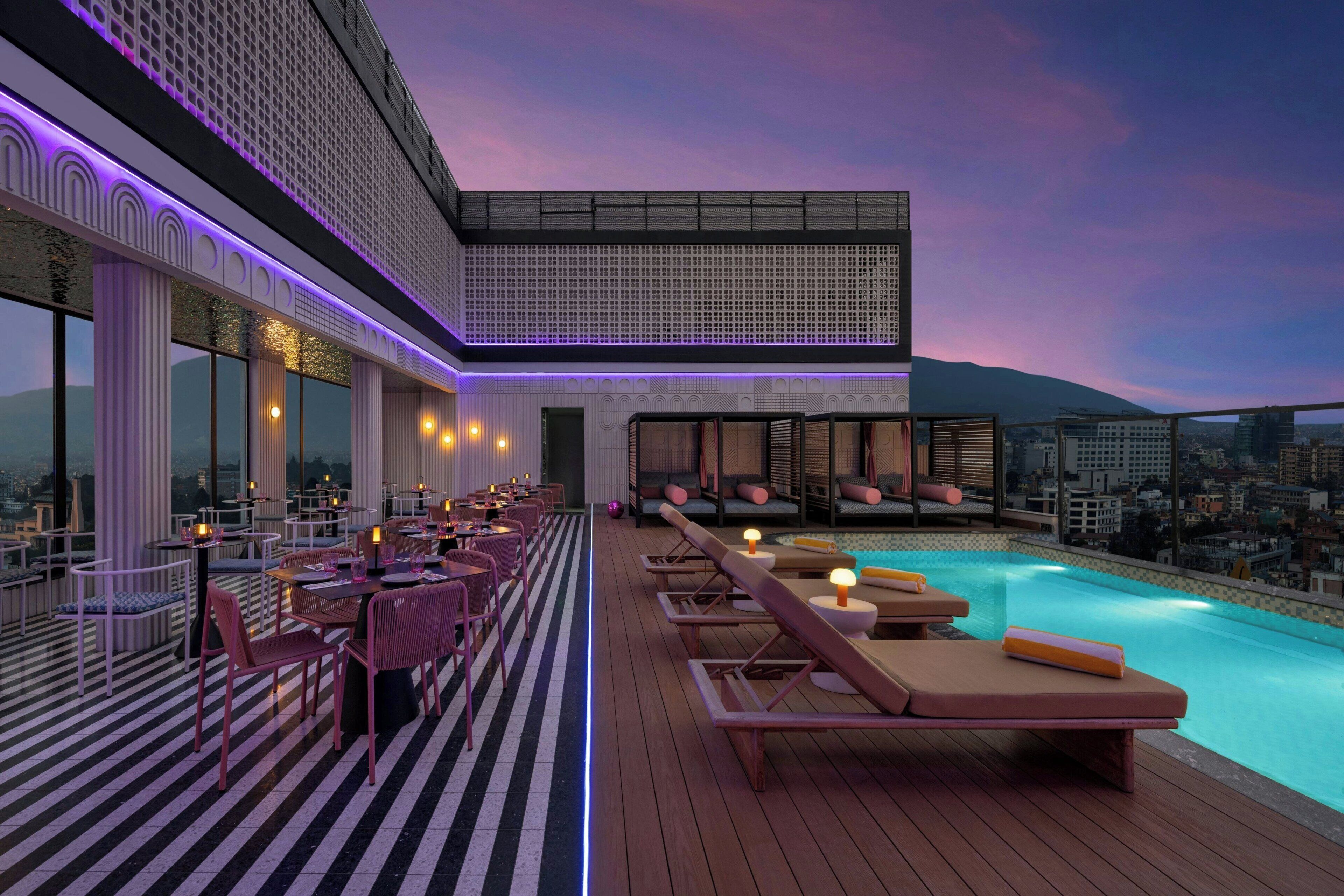 2 bars/lounges, poolside bar
