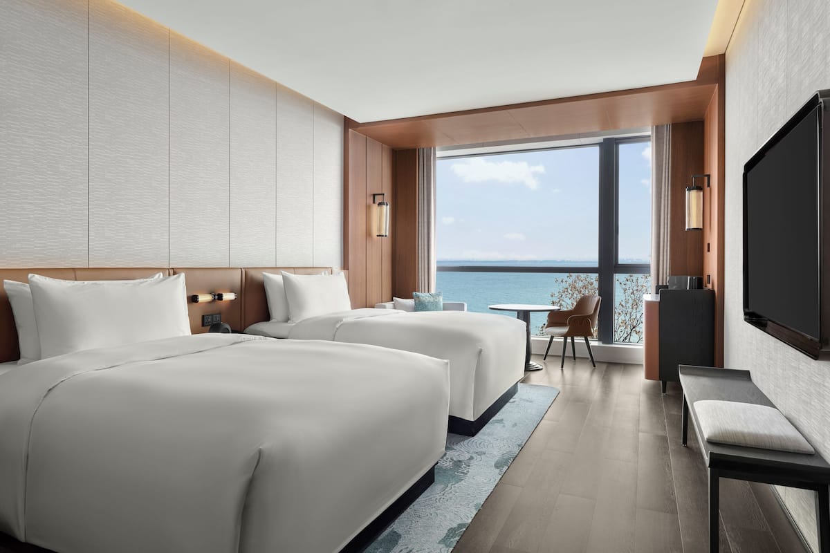 Deluxe Room, 1 Double Bed, Lake View | Premium bedding, down comforters, minibar, in-room safe