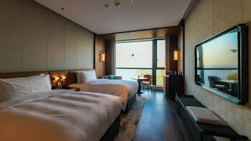 Deluxe Room, 2 Double Beds, Lake View