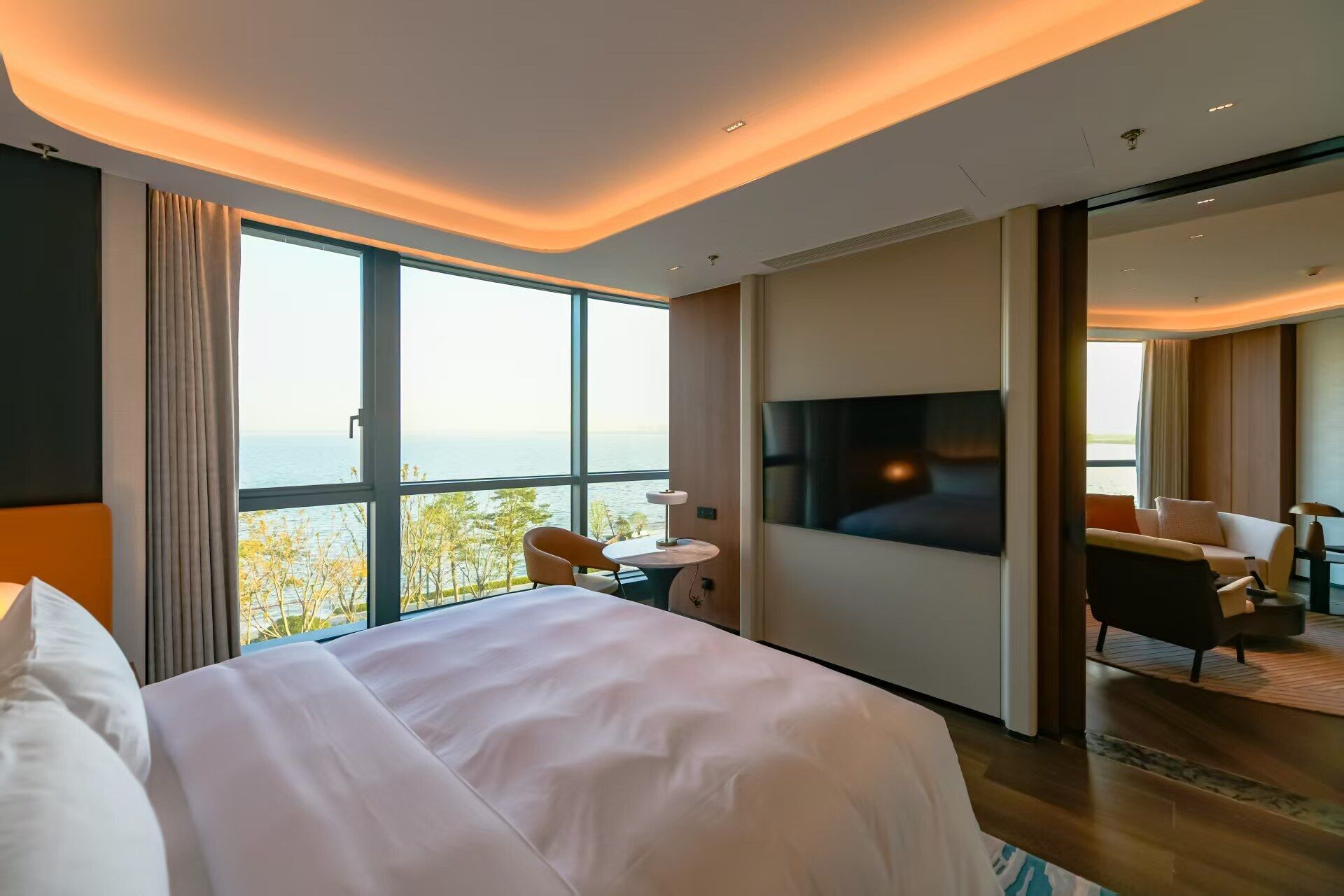 Deluxe-Suite, 1 King-Bett, Seeblick | Hochwertige Bettwaren, Daunenbettdecken, Minibar, Zimmersafe