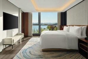 Premier Suite, 1 King Bed, Lake View - Sheraton Suzhou Yangcheng Lake (Suzhou)