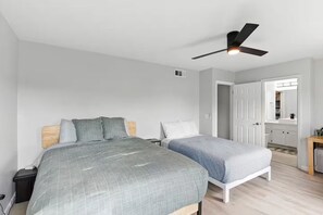 3 bedrooms, iron/ironing board, WiFi, bed sheets - Quiet & Safe Single Family Home Near Desert Ridge (Phoenix)