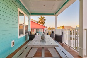Outdoor dining - Good Gulf Times · New Listing! Heated Pool, Hot Tub & Steps to Beach (Gulf Shores)