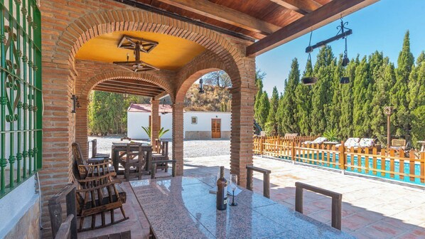 Outdoor dining - Villa Covadonga Vélez-Málaga by Ruralidays (Málaga)