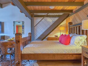 Travel crib, free WiFi, bed sheets