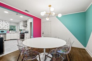 Dining - Retro Style / Walk to FIFA World Cup / Rangers / AT&T Stadium (Arlington)