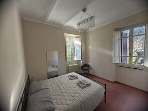 Strykjärn/strykbräda, gratis wi-fi och sängkläder