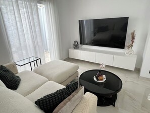 Smart TV y chimenea