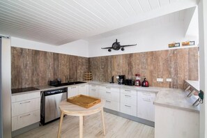 Mikrowelle, Ofen, Herdplatte, Geschirrspüler