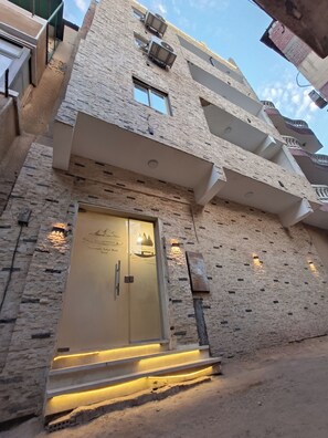 Exterior - Pyramids Solar Boat (Al-haram Governrate)