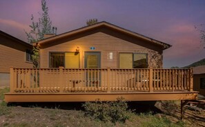 Exterior - Cozy River Cabin, Minutes from Downtown and Rocky Mountain National Park (Estes Park)