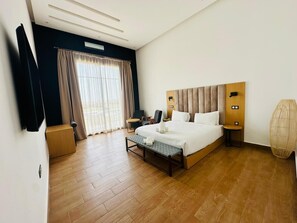 Tabla de planchar con plancha, wifi y ropa de cama 