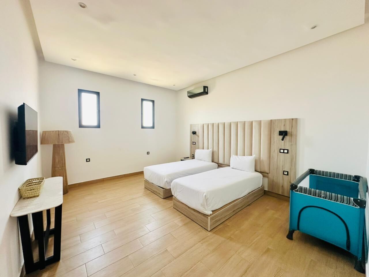 6 chambres, fer et planche à repasser, Wi-Fi, draps fournis