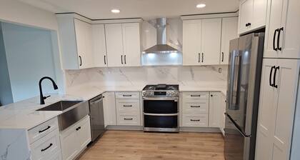 2-bedroom house in beautiful Lake Helen with air conditioning