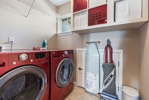 Best DT Tacoma Townhome by UW w/ Garage - For 6