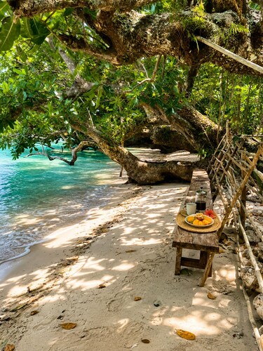 Aore Island Beachfront Home + Island tours & transfers | 10min from Santo