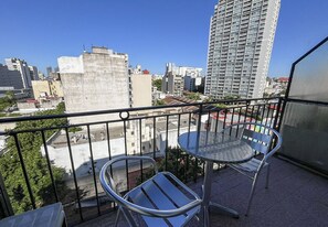 Outdoor dining - Conforto e localização estratégica em San Telmo, próximo a universidades. (Buenos Aires)