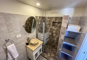 Shower, bidet, towels - Conforto e localização estratégica em San Telmo, próximo a universidades. (Buenos Aires)