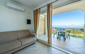 TV - Amazing apartment in Trinità d'Agultu e Vig with outdoor swimming pool (Trinità d'Agultu e Vig)