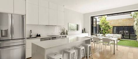 Kühlschrank, Ofen, Herdplatte, Geschirrspüler