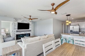 Condo, Multiple Beds (Gulf Island 421) | Interior - Gulf Island 421 (Navarre)
