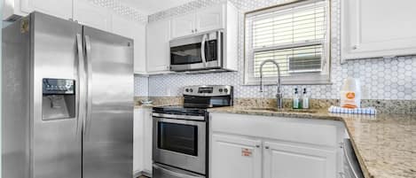 Condo, varias camas (Gulf Island 421) | Cocina privada