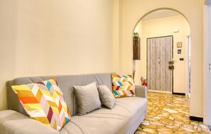 TV - 2 bedroom awesome apartment in Genova (Genova)