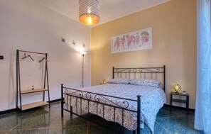 2 bedrooms, iron/ironing board, travel cot, free WiFi