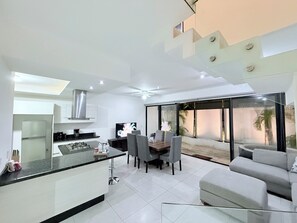 Interior - Family house with jacuzzi in residential Cancun, Excellent location (Cancún)