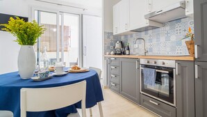 Coffee/tea maker, fridge, microwave, cookware/dishes/utensils - Stunning apartment in Marzamemi (Marzamemi)