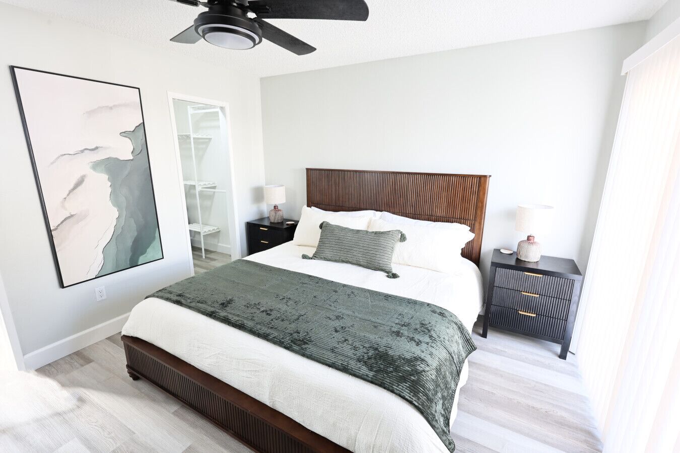 4 bedrooms, desk, iron/ironing board, WiFi