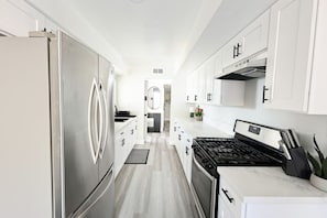 Fridge, microwave, oven, stovetop - Family-Friendly Southwest Bakersfield Retreat with Jacuzzi & Fenced Yard (Bakersfield)