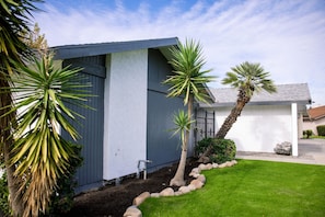 Property grounds - Family-Friendly Southwest Bakersfield Retreat with Jacuzzi & Fenced Yard (Bakersfield)